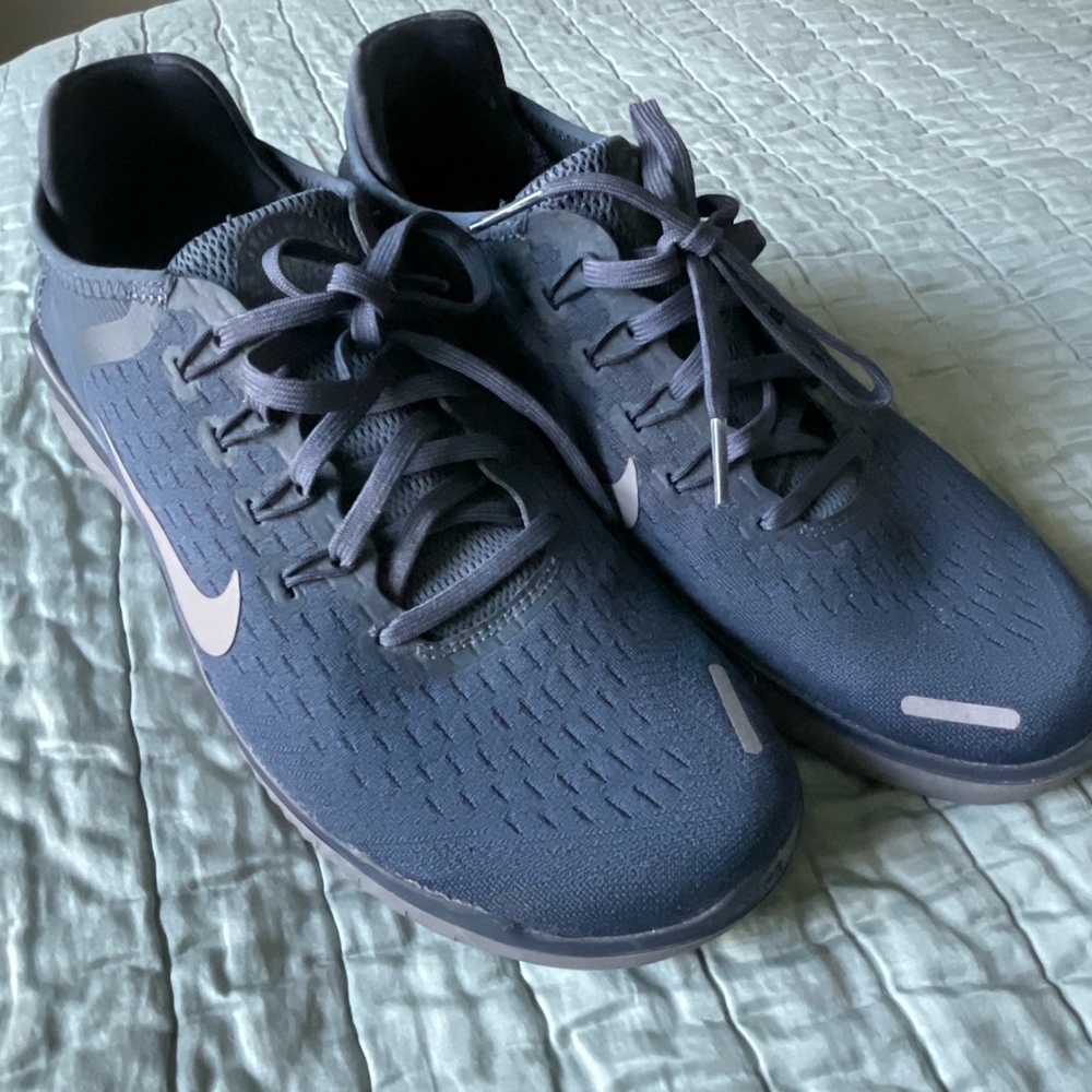 Nike Men's Dark Blue Athletic Shoes